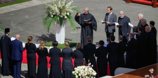 Verše a stichiry Paschy zneli Svätopeterským námestím Verše a stichiry Paschy zneli Svätopeterským námestím