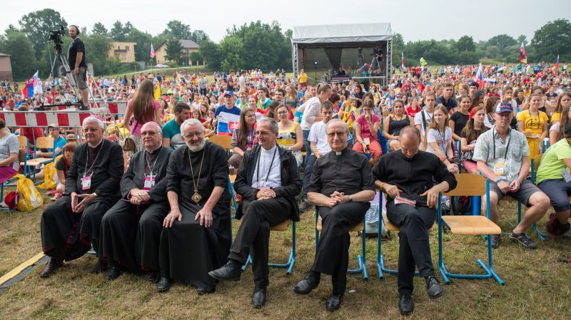 SDM 2016 v Krakove: Dopoludnajsi program - katecheza biskupa Tomasa Galisa